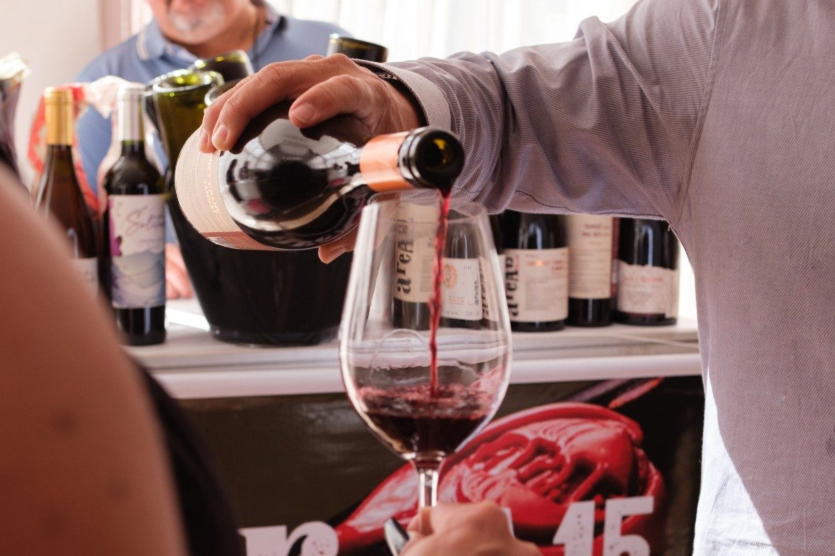 Vinho na Vila celebra 10 anos em Belo Horizonte com edição especial de Dia dos Namorados